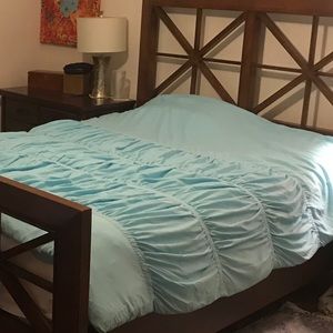 Turquoise ruched queen duvet cover and shams